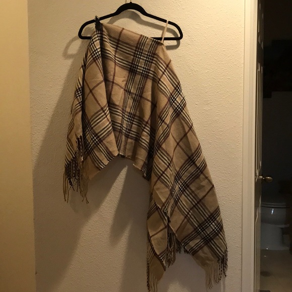 Darling Asymmetrical poncho - Picture 6 of 8